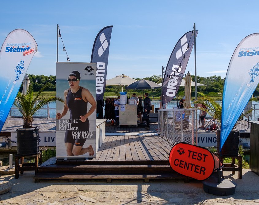At the wetsuit test swim you can test wetsuits of different brands in the water.