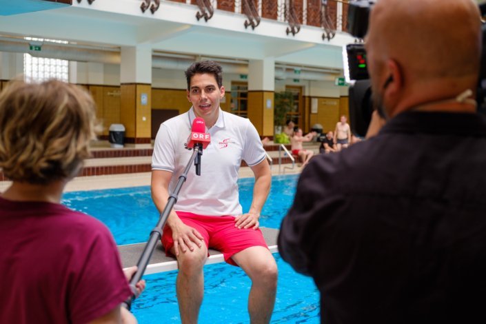 Peter Steiner, managing director of the Steiner Swimming School, in an interview with ORF in Amalienbad in Vienna